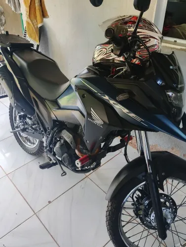 Valor 21 mil aceito proposta detalhes na carenagem do tanque e na mesa de cima 