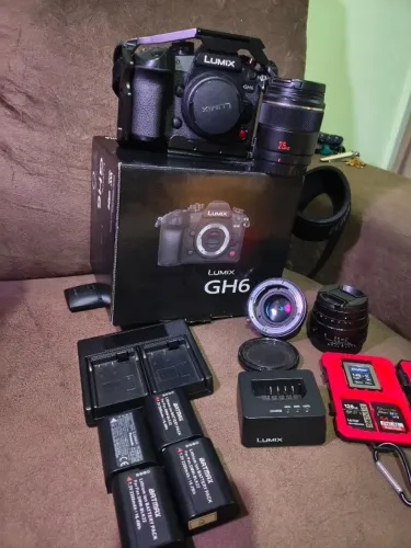Câmera Panasonic Lumix GH6 (Impecável) + 3 Lentes + CFexpress B 128GB + SD UHS-II + Cage