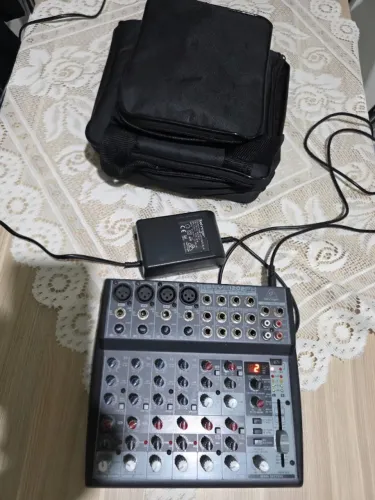 Mesa de som Behringer xenyx 1202fx