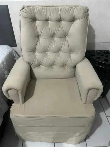 Poltrona de amamentação com balanço