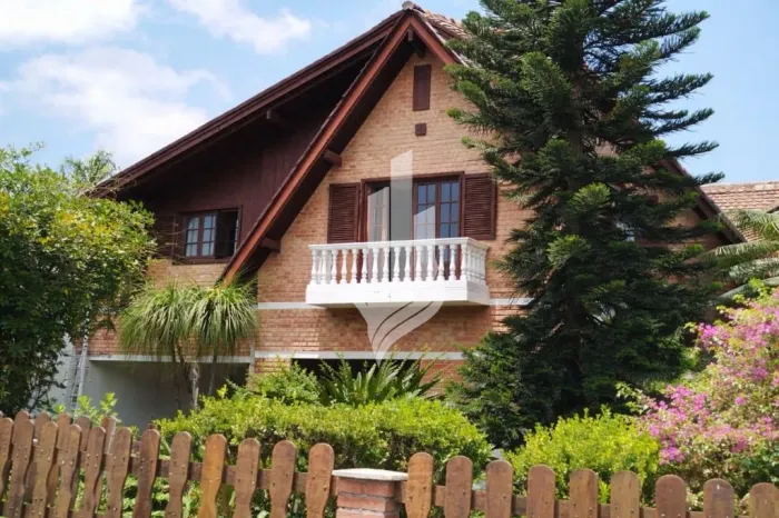 Charmosa casa estilo Europeu, em Timbó - SC