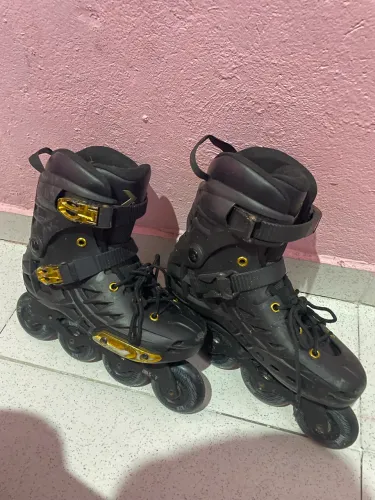 patins in-line do modelo Oxer Darkness Gold