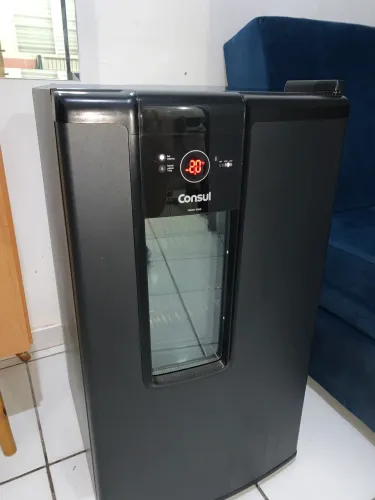 Frigobar cervejeira consul titanium 82 litros com painel digital