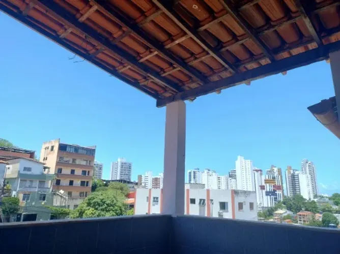 Casa 2/4 na Alameda Bons Ares/Valdemar Falcão/Brotas. Localização central, próximo a tudo.