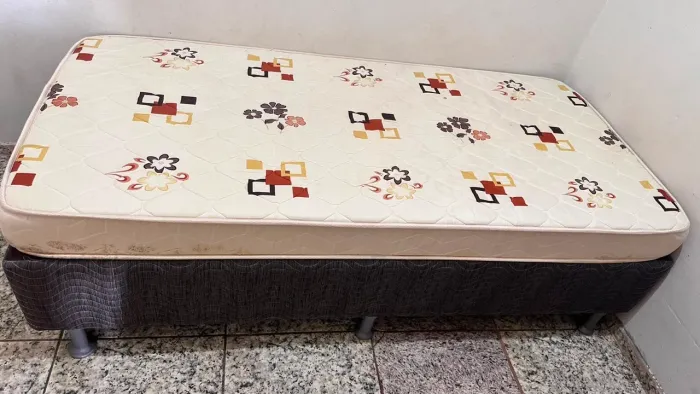 Cama box e colchão solteiro , marca Ortobom
