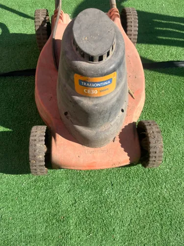 Máquina de cortar grama Tramontina