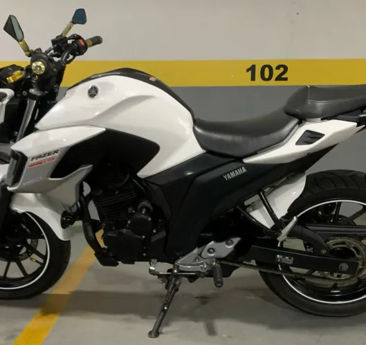 FZ25 Super nova