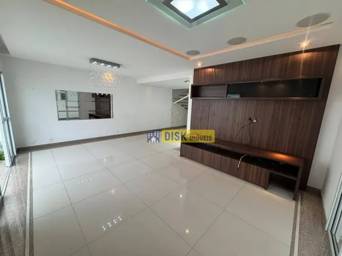 Sobrado com 3 dormitórios para alugar, 241 m² por R$ 12.740,00/mês - Demarchi - São Bernar