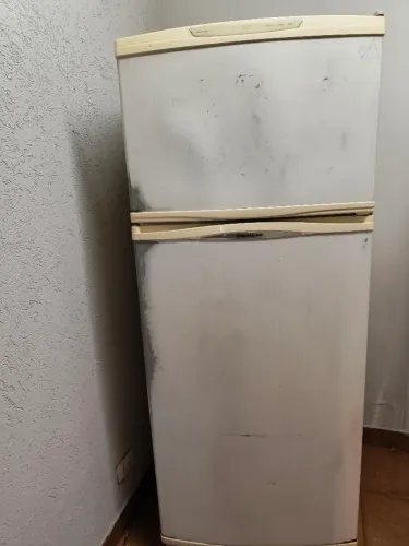 Vendo geladeira brastemp 371 litros usada