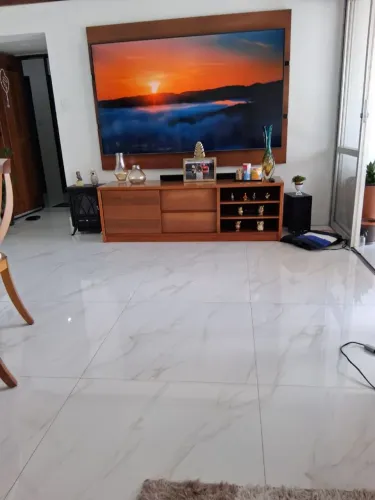 Painel para TV de 80"