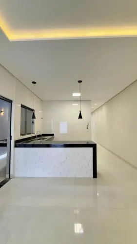 CASA A VENDA 3 DORMITÓRIOS - PROX. TOYOTA