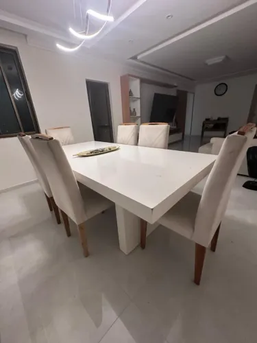 Mesa de Jantar + 6 cadeiras!