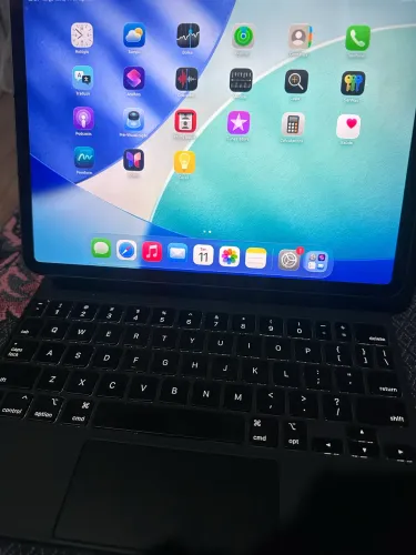 Vendo iPad 11 pro (3ª geração) acompanha teclado original da Apple