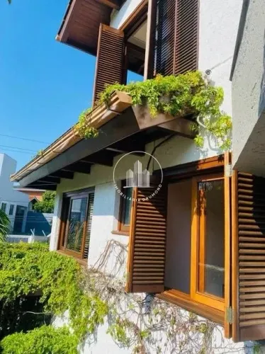 Casa 4 Quartos com 4 Suítes e 530m² - João Paulo - CEN