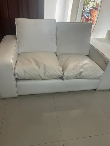 Vendo sofá branco de Corino