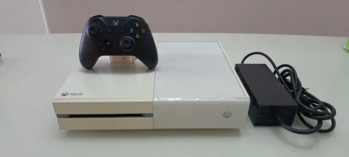 Xbox One FAT Branco - 500Gb e Controle Original - Revisado