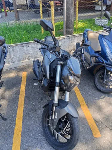 ? Bajaj Dominar 400 2024/2025 - Preta - 13.000 km - R$ 19.500,00