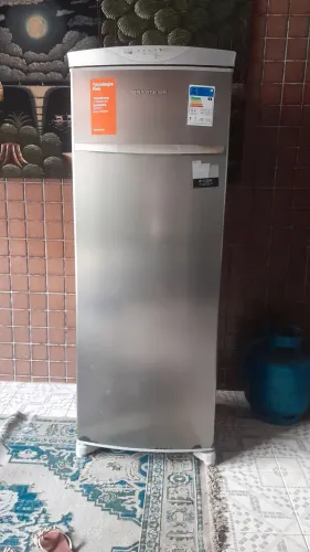 Geladeira/Freezer Brastemp (frost free) 228 litros