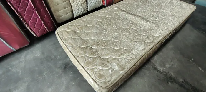 COLCHÃO SOLTEIRO DE ESPUMA D33 USADO R$260 3NTREGA GRÁTIS