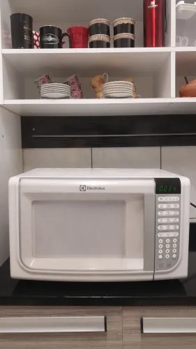 MICRO-ONDAS ELECTROLUX 31 LITROS .