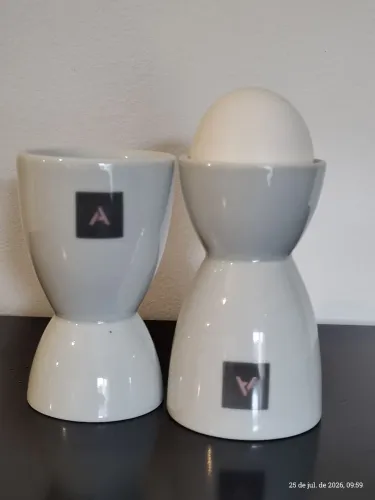 Porta-ovo duplo de porcelana, como parte da linha Bianca da marca Schmidt