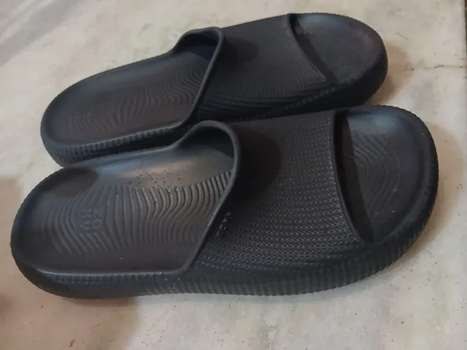Vendo chinela nuvem zaxy tamanho 35 36 muito conservada