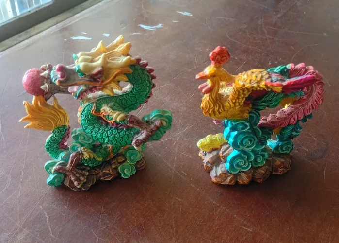Escultura em resina dragão chinês e fênix 