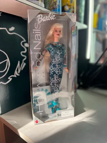 Boneca Barbie Mattel Hollywood Nails 2000