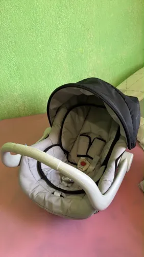 Vendo bebê conforto semi novo, bem zelado