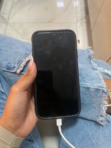 IPHONE 11 VERMELHO 64gb