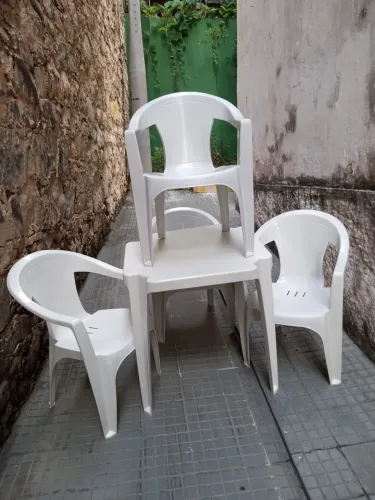 Cadeira Plástica POLTRONA CONJUNTO 01 Mesa + 04 Unid Incrível Resistência DC43