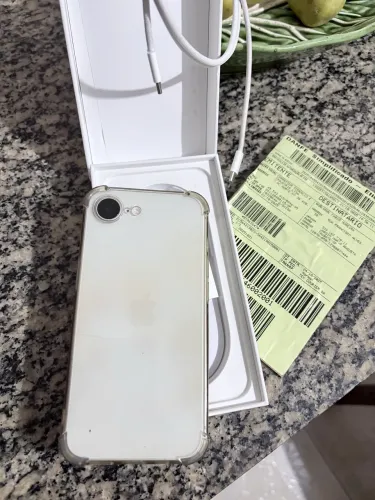 iPhone 16e branco