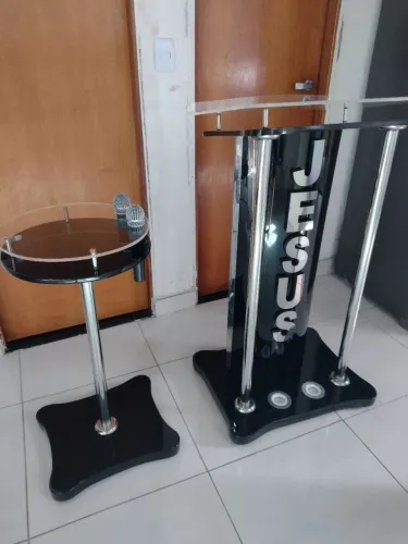 Vendo esses Púlpito em aço inox acrílico com madeira laqueada em todos os modelos..