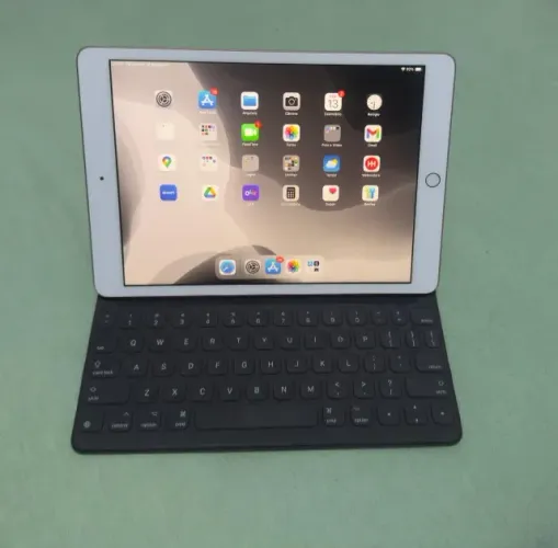 IPAD A2197 128Gb 10.2 Pol + Teclado Apple - Novíssimo