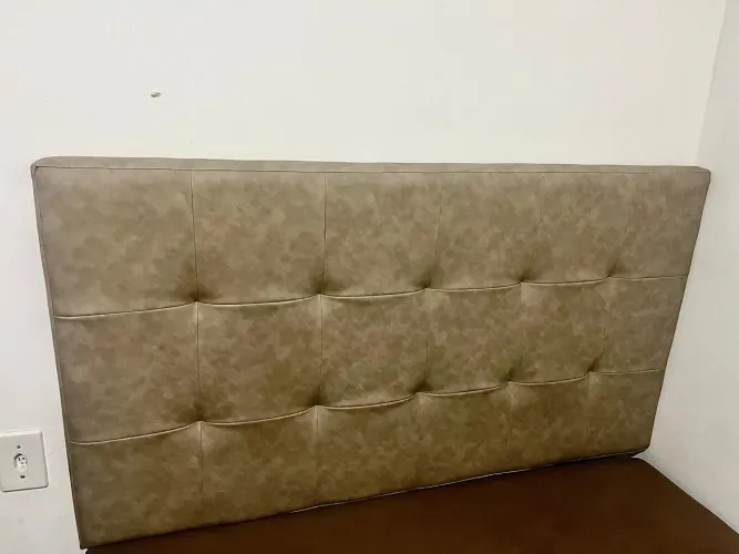 Cabeceira de cama estofada casal tamanho 140x70 em bom estado