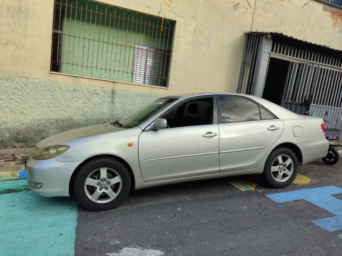 Toyota Camry XLE 3.0 24V 186cv 2005