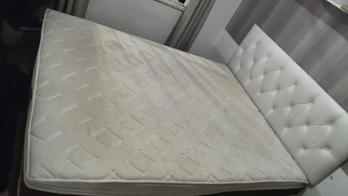 Vendo cama Queen com cabeceira
