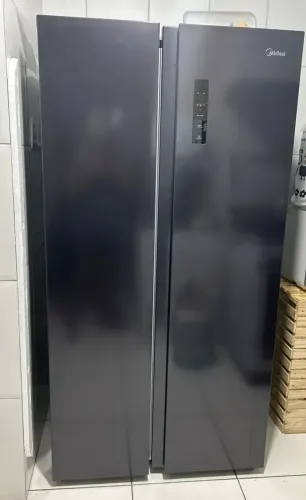 Geladeira Midea preta 2 portas