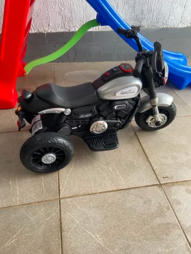 Moto elétrica infantil