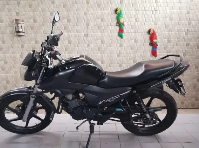 Moto Yamaha preta Factor 150 ano 2021/2022