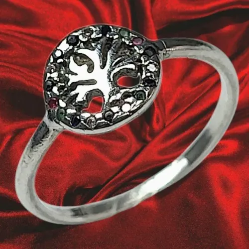 Anel de prata com design de mandala ou arabescos e pedras coloridas