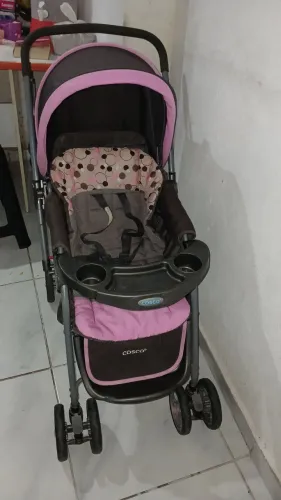 Vendo carrinho de Bebê feminino da marca Cosco