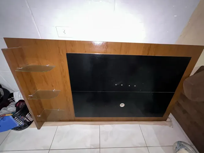 VENDE-SE Painel de televisão semi-novo