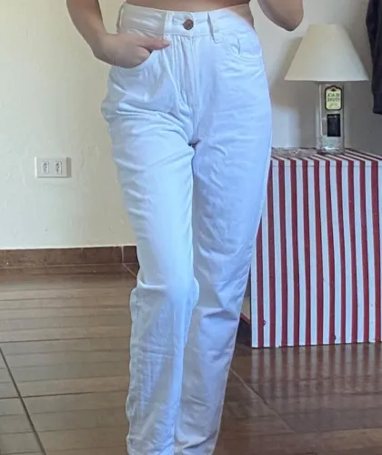 Calça mom jeans feminina branca