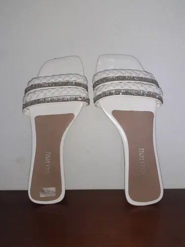Rasteirinha Branca Pamella Diniz Com Strass - Tamanho 36<br><br>