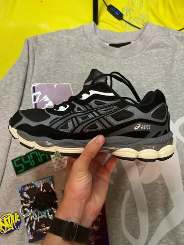 ASICS IMPORTADO TAM: 41.5