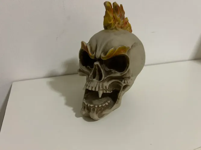 Escultura de Caveira com fogo
