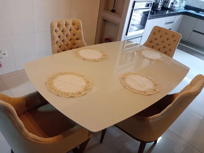 Mesa e cadeiras de Jantar