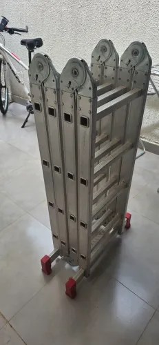 Escada articulada alumínio 4x4  16 degraus