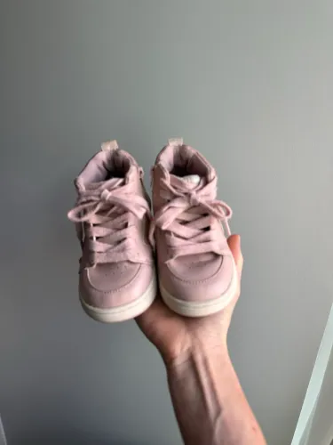 Botinha Zara, Rosa Chá